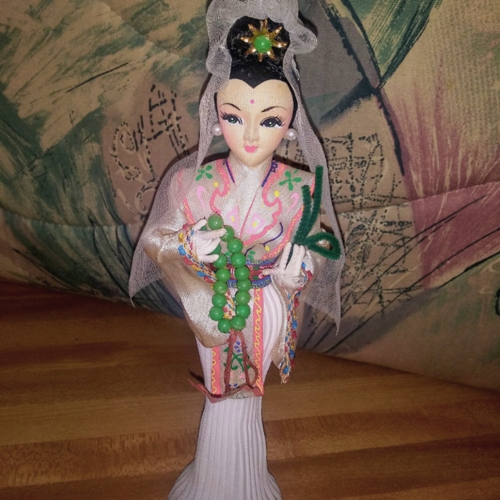 Vintage Chinese  figurine